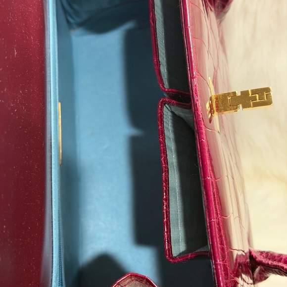 Lambertson Truex Classic Berry Crocodile Boxcar handbag. ❤️ - Picture 9 of 16